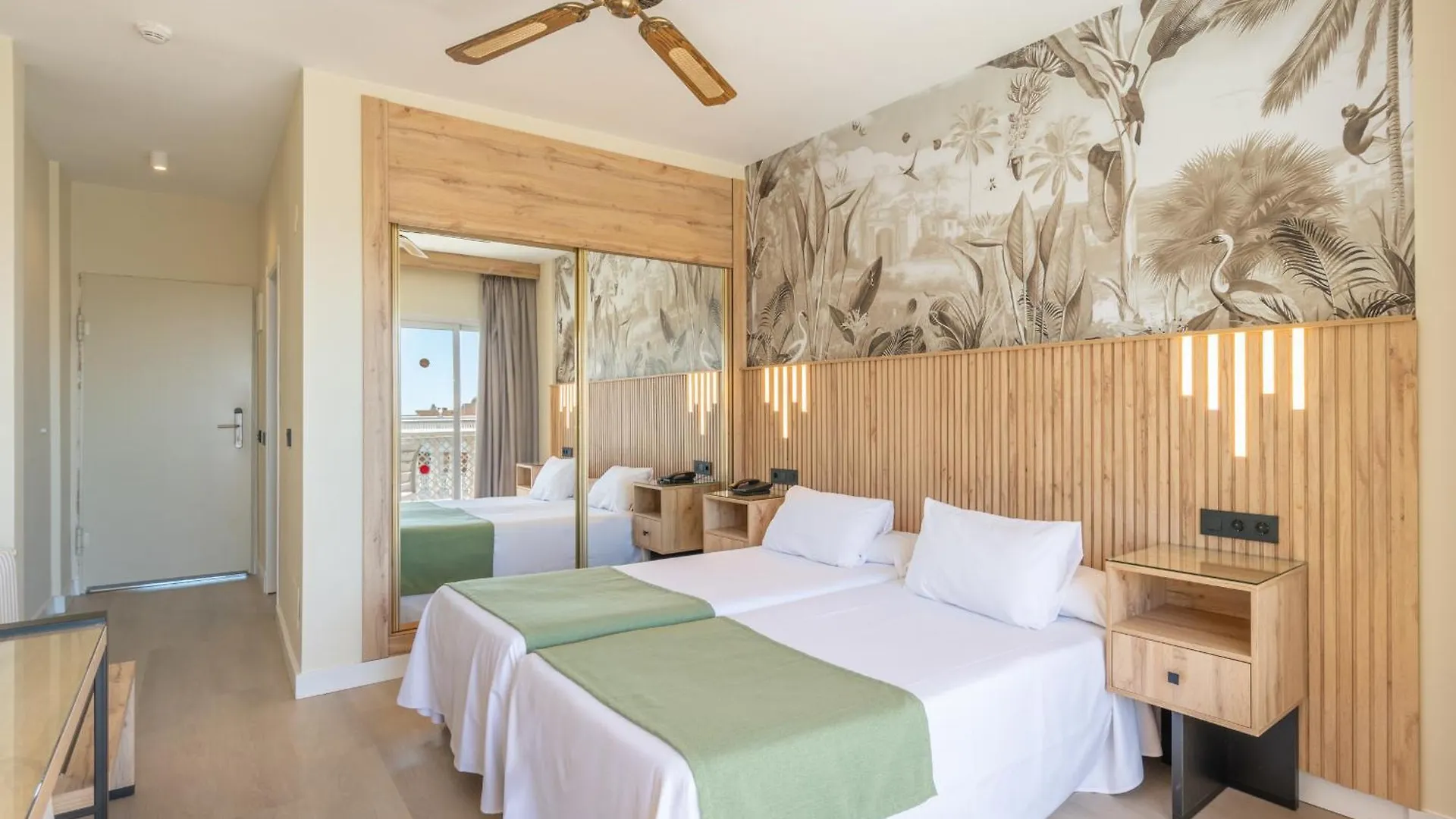 Hotel Parasol By Dorobe Torremolinos Espagne
