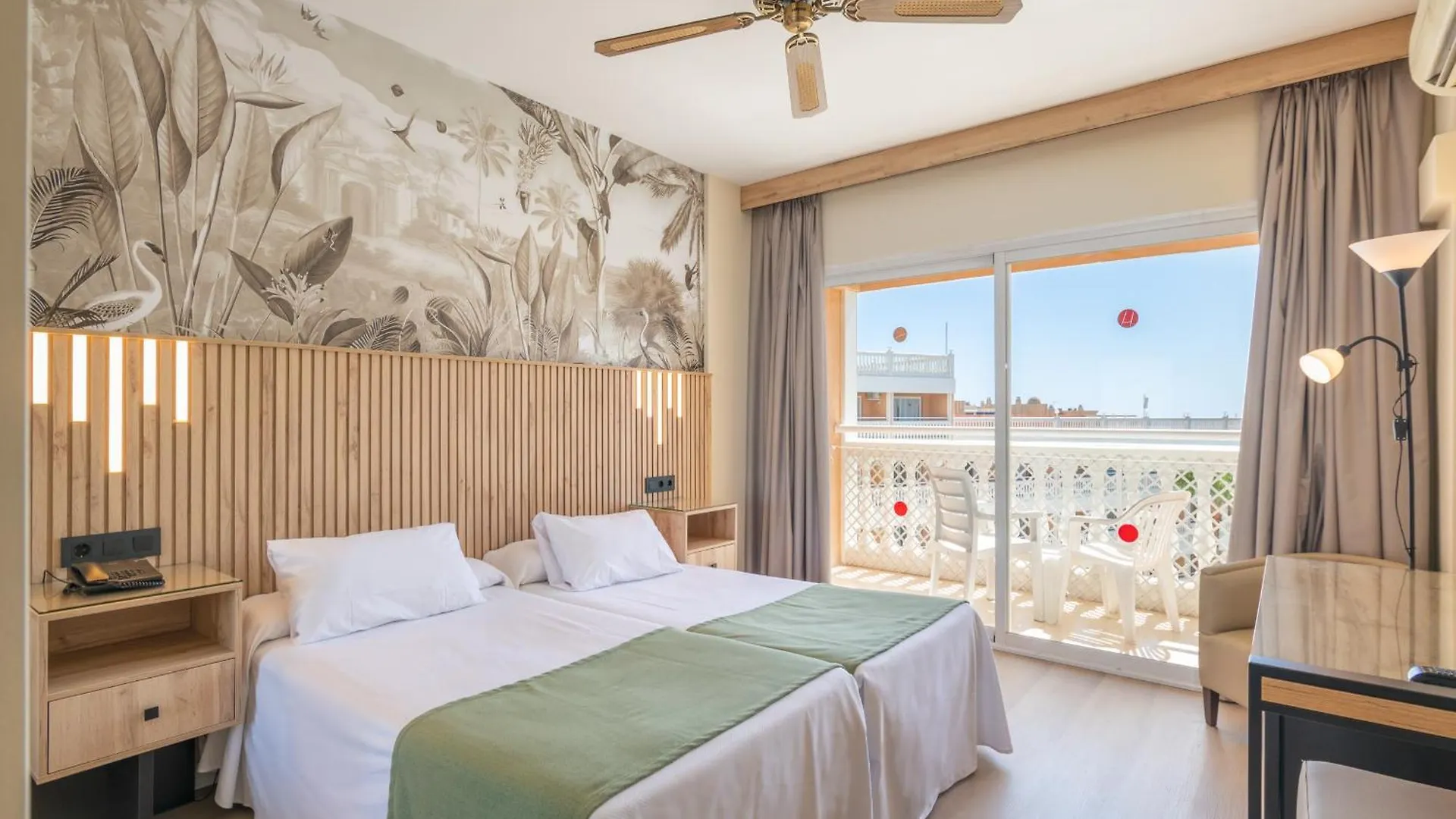 Hotel Parasol By Dorobe Torremolinos