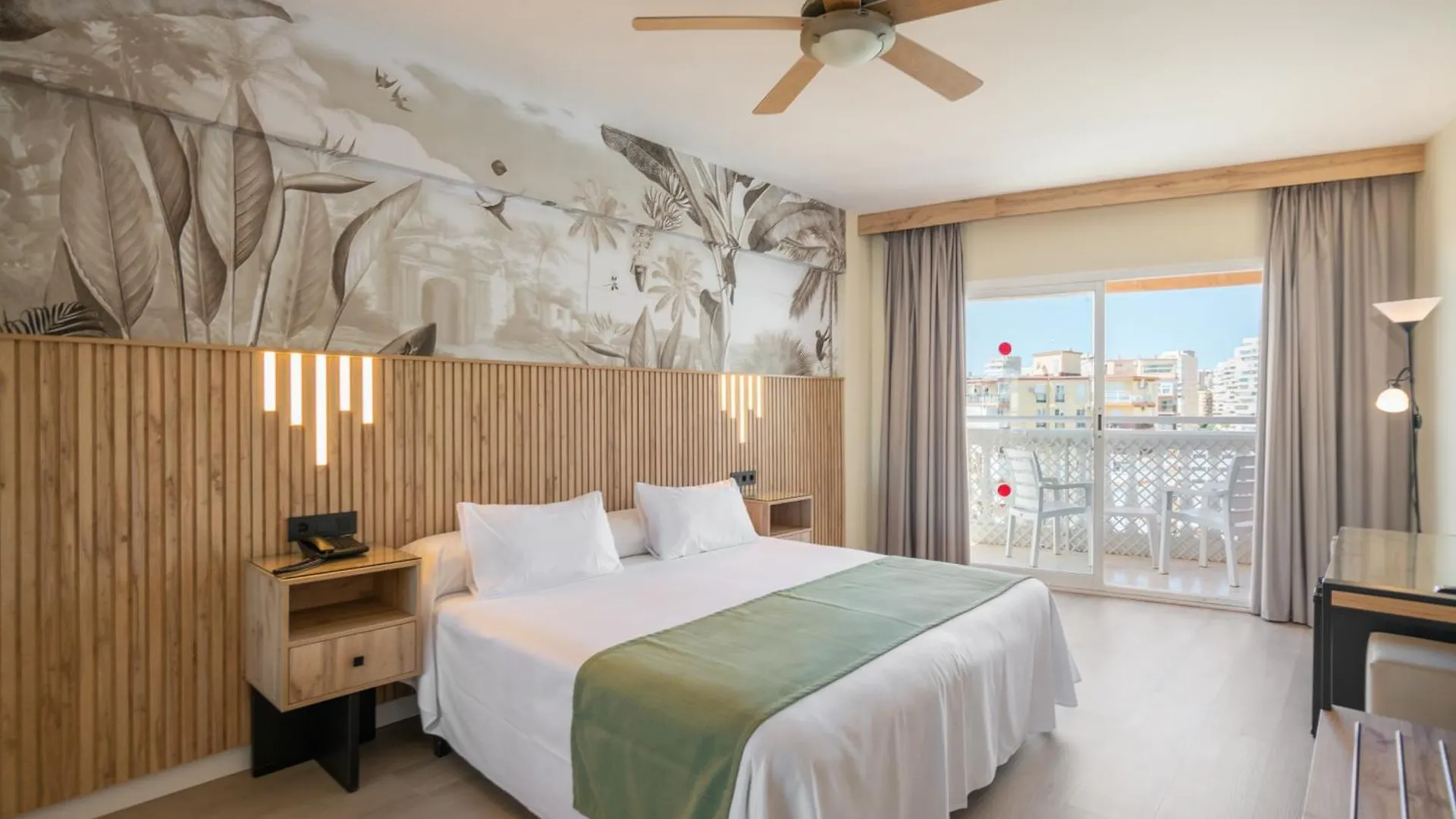 Hotel Parasol By Dorobe Torremolinos