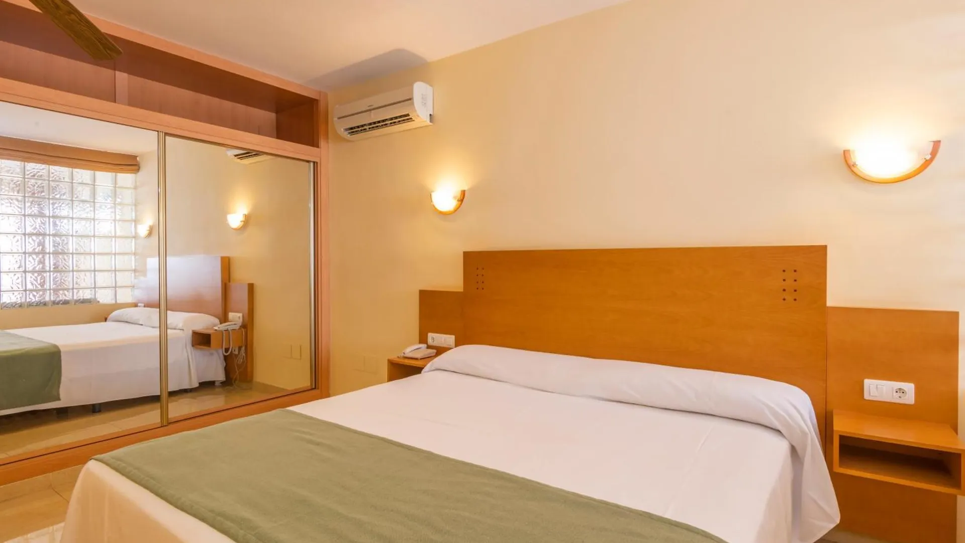 Hotel Parasol By Dorobe Torremolinos 4*,